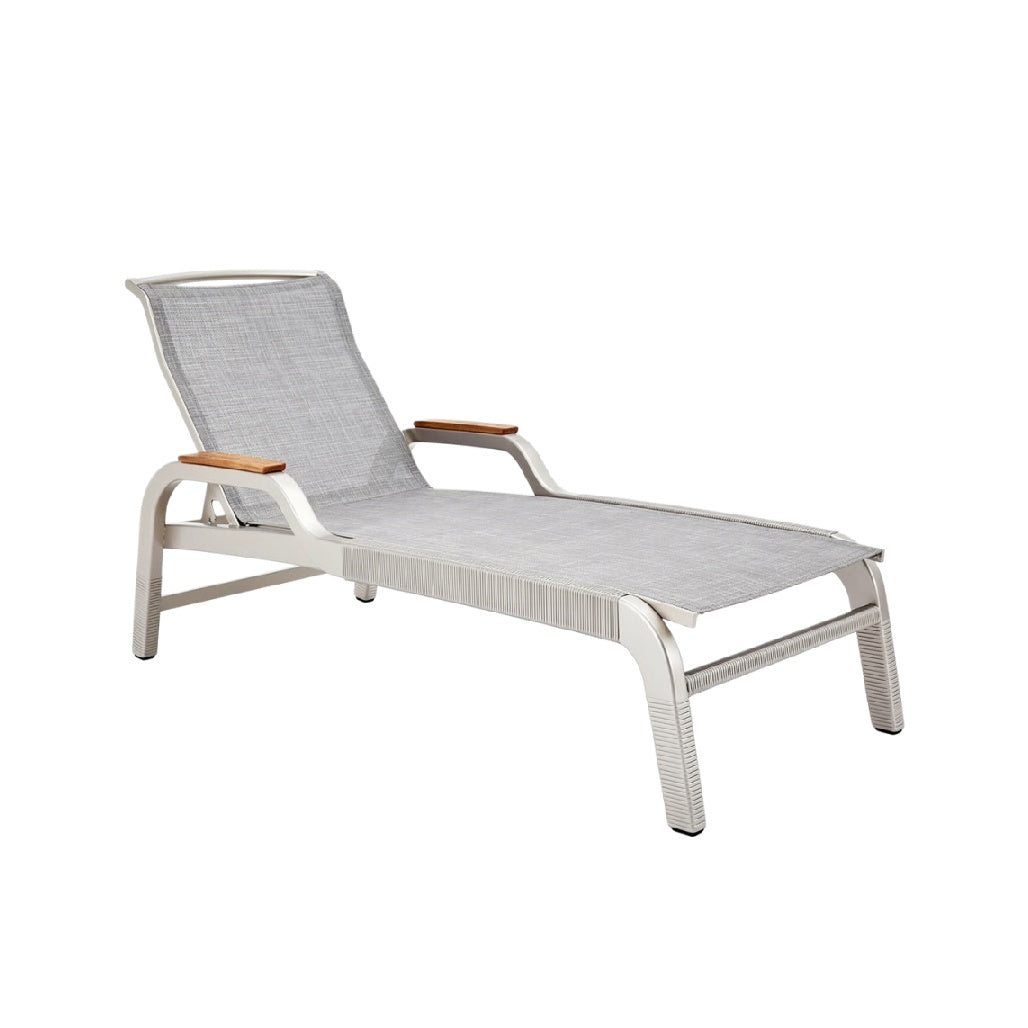 **Leżak ogrodowy z regulowanym oparciem i drewnianymi podłokietnikami**